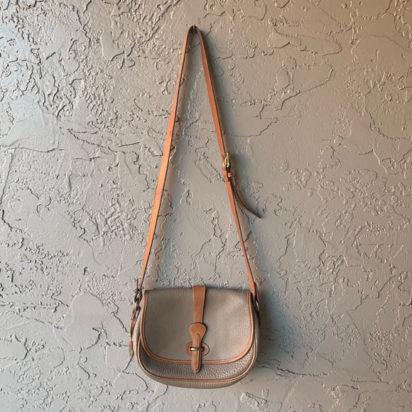 Dooney & Bourke Handbags - 🦆 Vintage Dooney+Bourke saddle bag